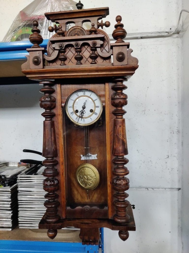 Mooie werkende hangklok, Ophalen