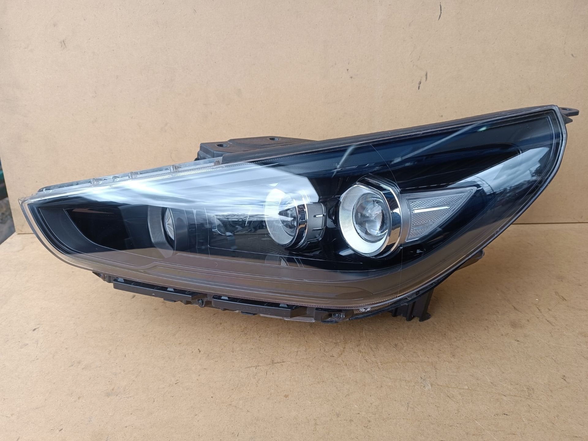 Hyundai i30 III Koplamp Links 92101G4120, Gebruikt, Heolleung-ro 12
06797  Seoul, Info@hyundai.com, Hyundai