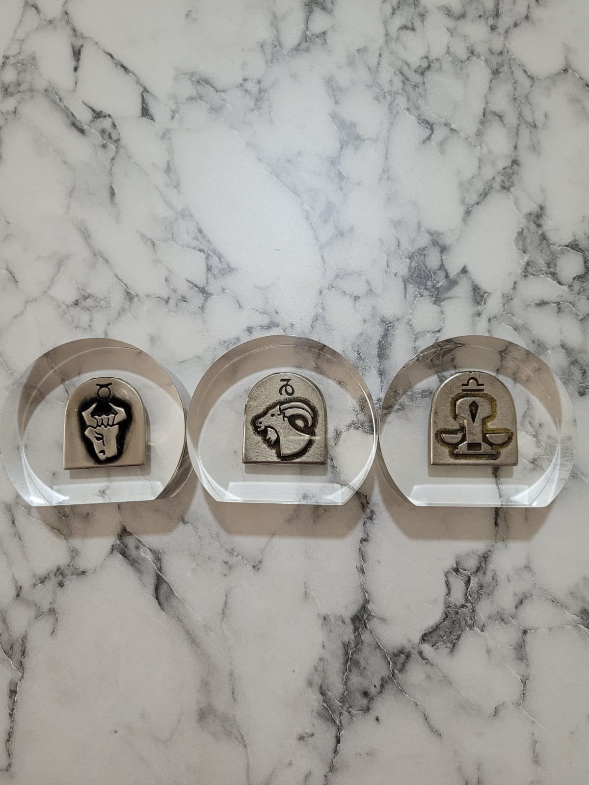 Inclusion avec les signes astrologiques, Enlèvement ou Envoi, Argent