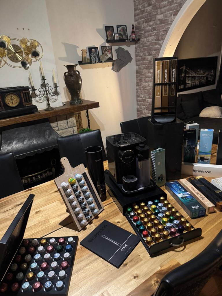 Nespresso koffiemachine met nog meer dan 2maand capsules, Enlèvement, Cafetière