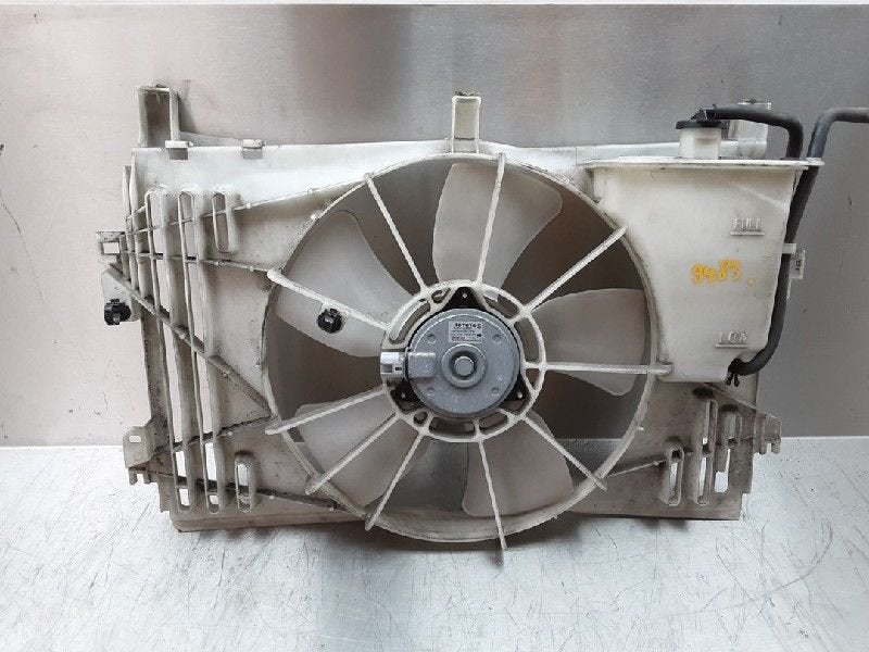 VENTILATEUR C Toyota Corolla (E12) (11-2001/03-2007), Dhr. M. Roggen, Toyota, Stadsweg 37 37
9917 PV  WIRDUM GR., NL, Utilisé