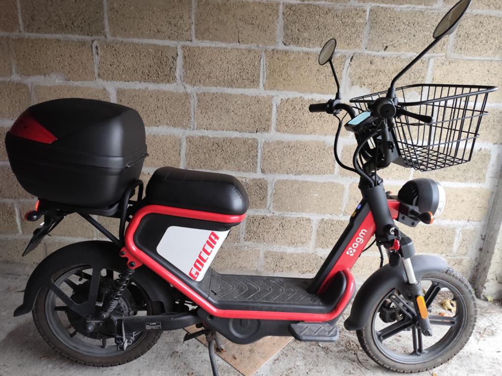 Zeer nette AGM Goccia GEV1000 elektrische scooter, 45 km/u v, Fietsen en Brommers, Snorfietsen en Snorscooters, Ophalen