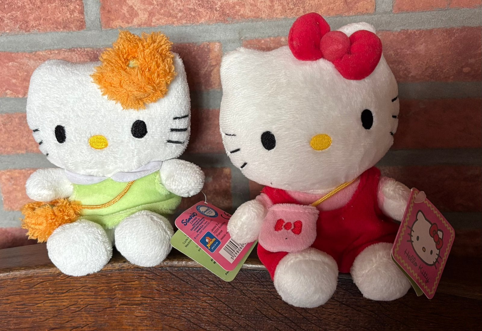 2 Nieuwe Hello Kitty knuffeltjes met bolletjes binnenin., Kinderen en Baby's, Speelgoed | Knuffels en Pluche, Overige merken, Nieuw