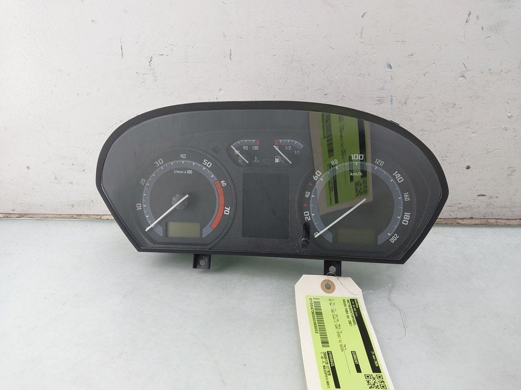 COCKPIT Skoda Fabia (6Y5) (|6Y0920843L|6Y0920843LKD0|), Gebruikt, Info@skoda-auto.de, Skoda, Max-Planck-Straße  3-5
64331  Weiterstadt, DE
