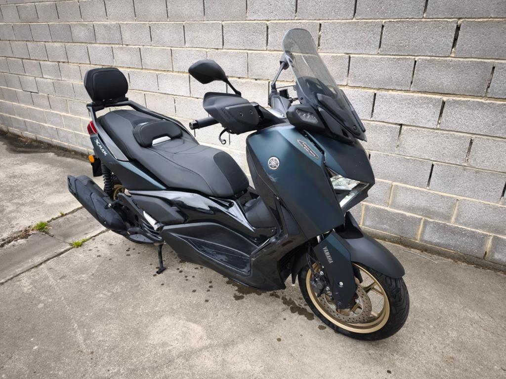 Xmax tech max 125 2023 accidentée, Particulier, 125 cm³, Jusqu'à 11 kW