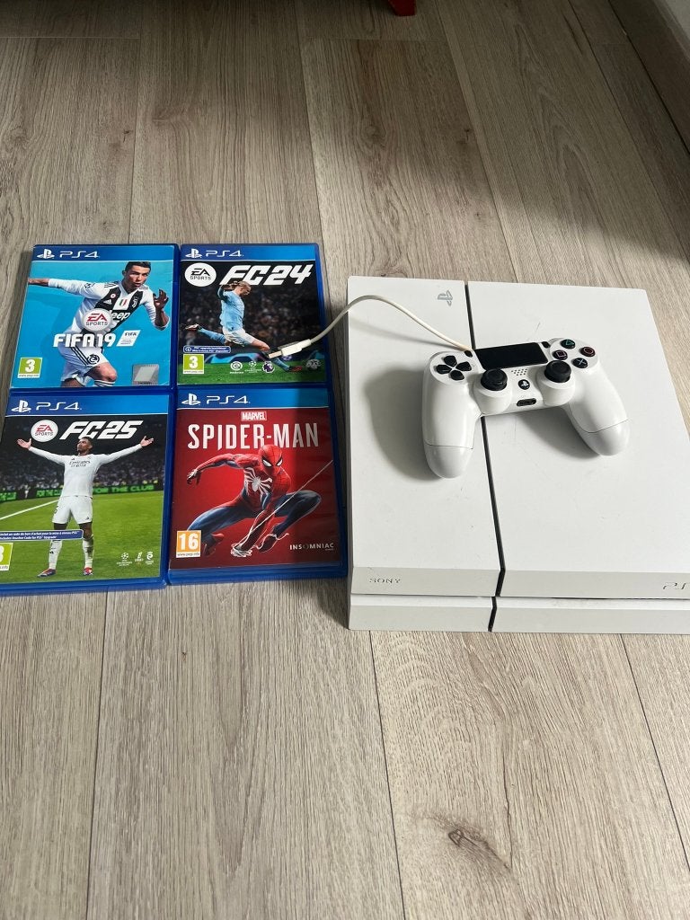 Playstation 4 met 2 Controllers spelletjes, Games en Spelcomputers, Spelcomputers | Sony PlayStation 4, Ophalen, Met 2 controllers