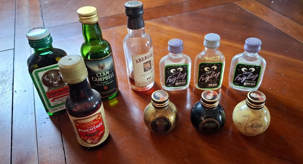 Lot collection 58 miniatures / mignonnettes anciennes, Ophalen