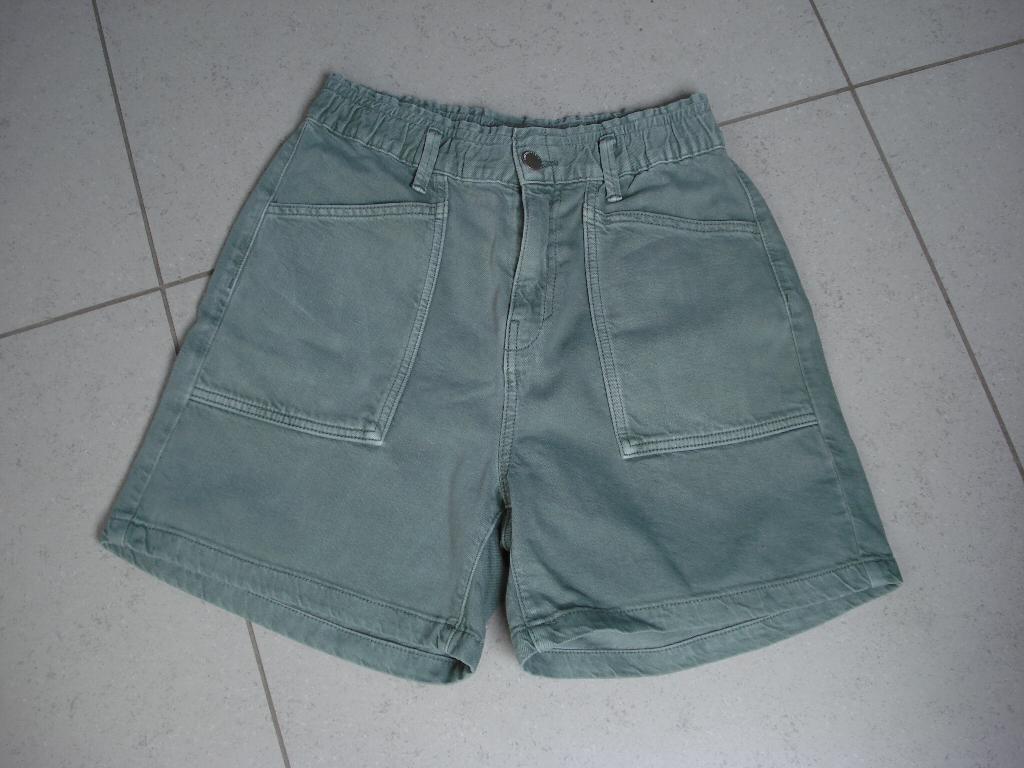 Pull & Bear kaki jeansshort, dames/meisjes. mt L, Kort, Maat 42/44 (L), Ophalen of Verzenden, Pull & Bear