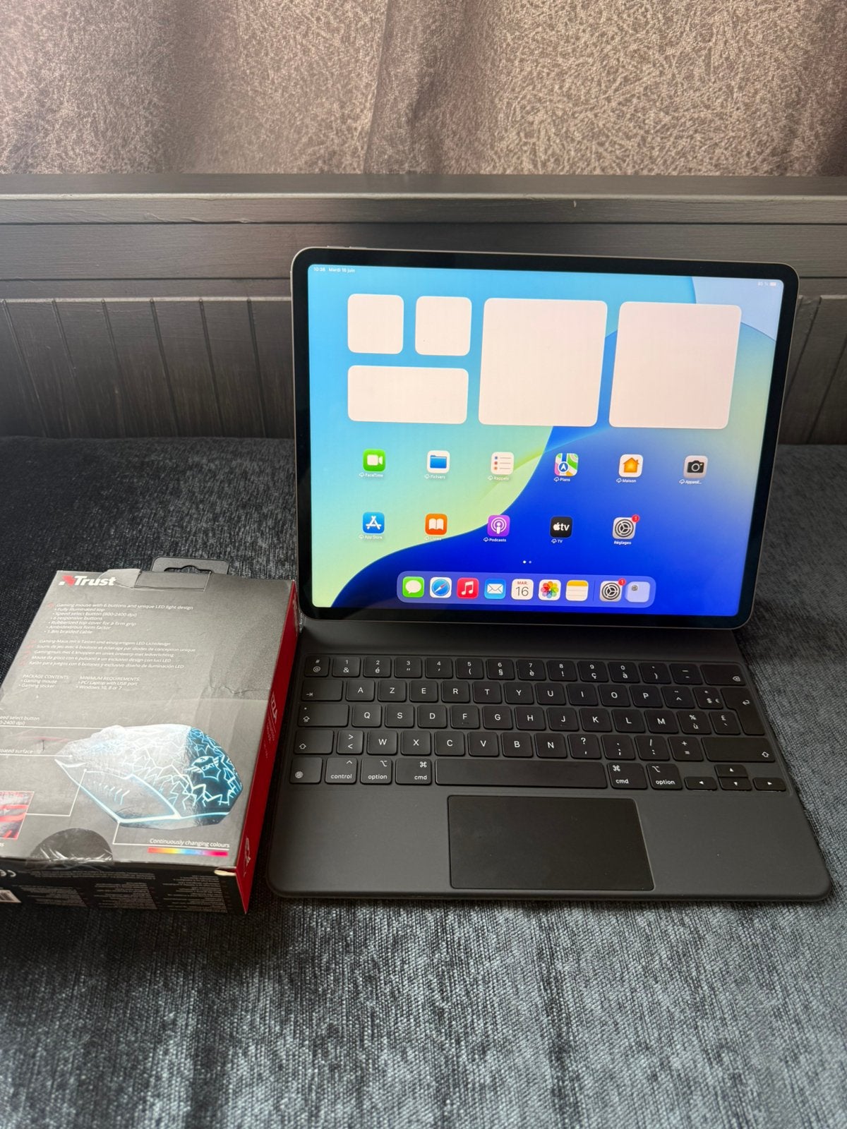 iPad pro 12,9 m2+Apple toetsenbord, Computers en Software, Apple iPads, Ophalen of Verzenden, Zo goed als nieuw, 9 inch