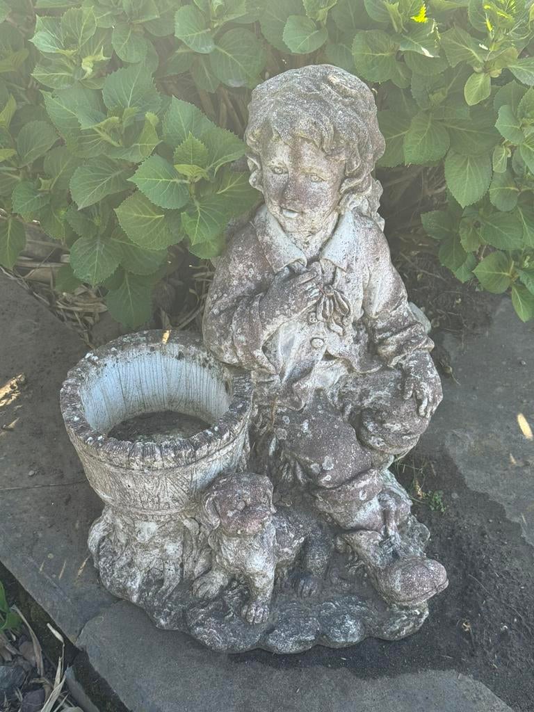 Tuinbeeld met jongen, hondje en bloempot, Tuin en Terras, Ophalen, Gebruikt, Beton