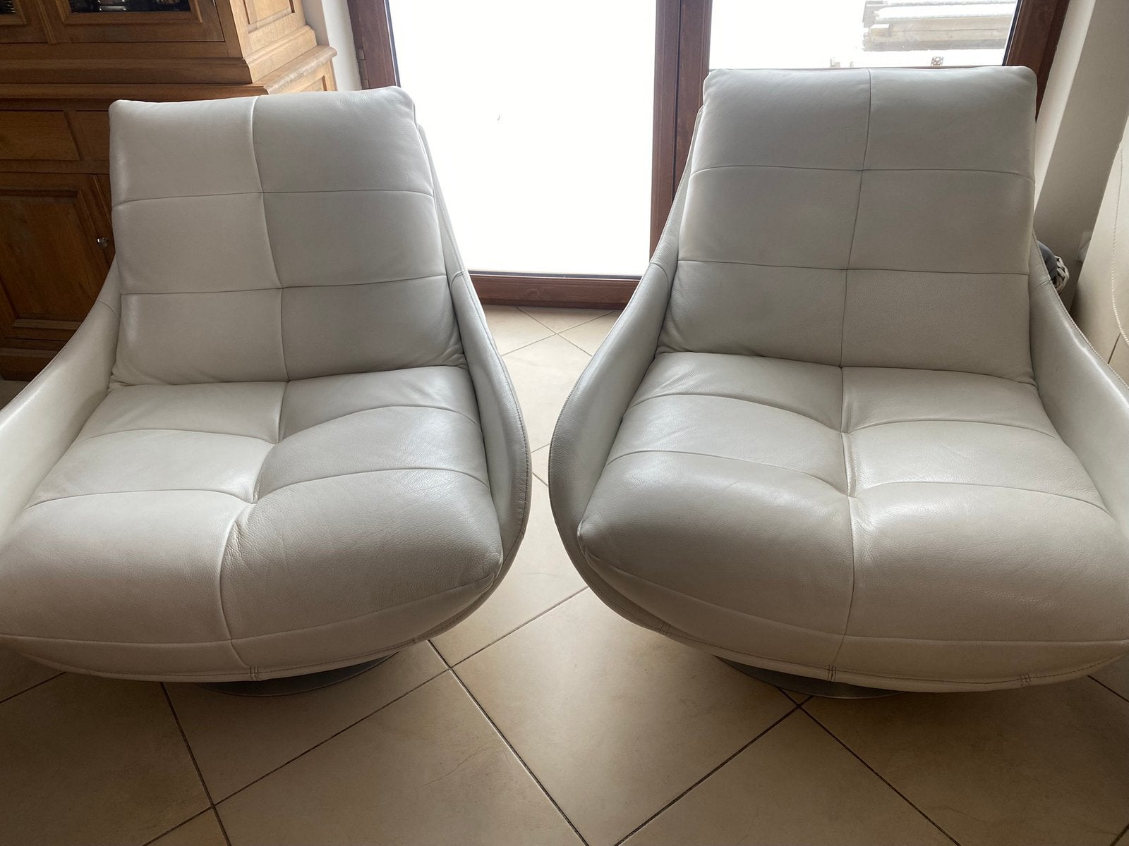 2 fauteuils tournant 360 degrés château d’ax en cuir, Huis en Inrichting, Fauteuils, Ophalen, Zo goed als nieuw, Leer
