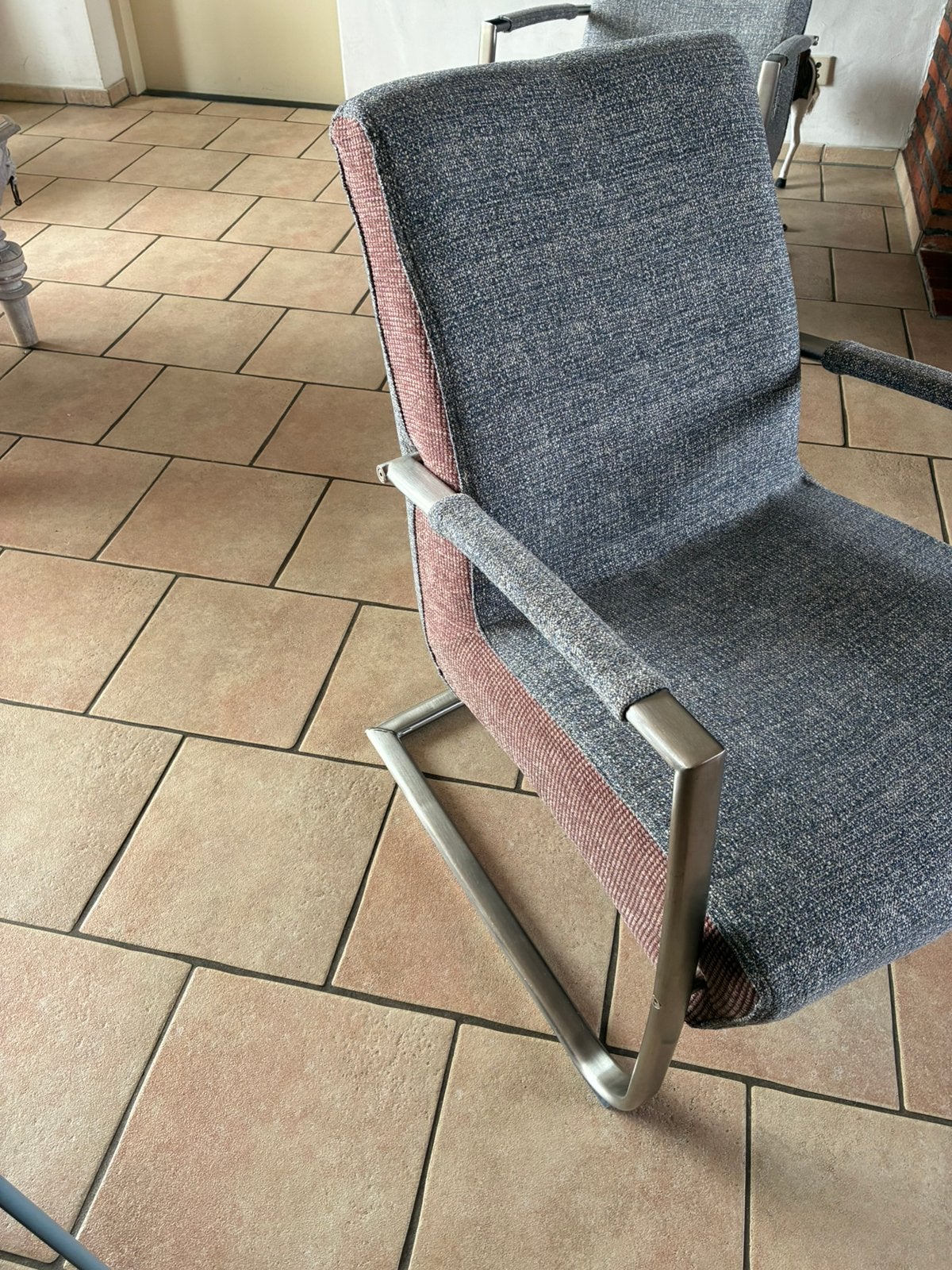 Twee stoelen van het merk XOOON, Ophalen, Zo goed als nieuw