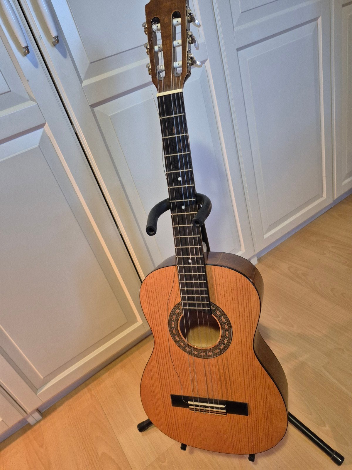 Modèle de guitare classique pour enfants., Musique & Instruments, Instruments à corde | Guitares | Acoustiques, Enlèvement, Comme neuf