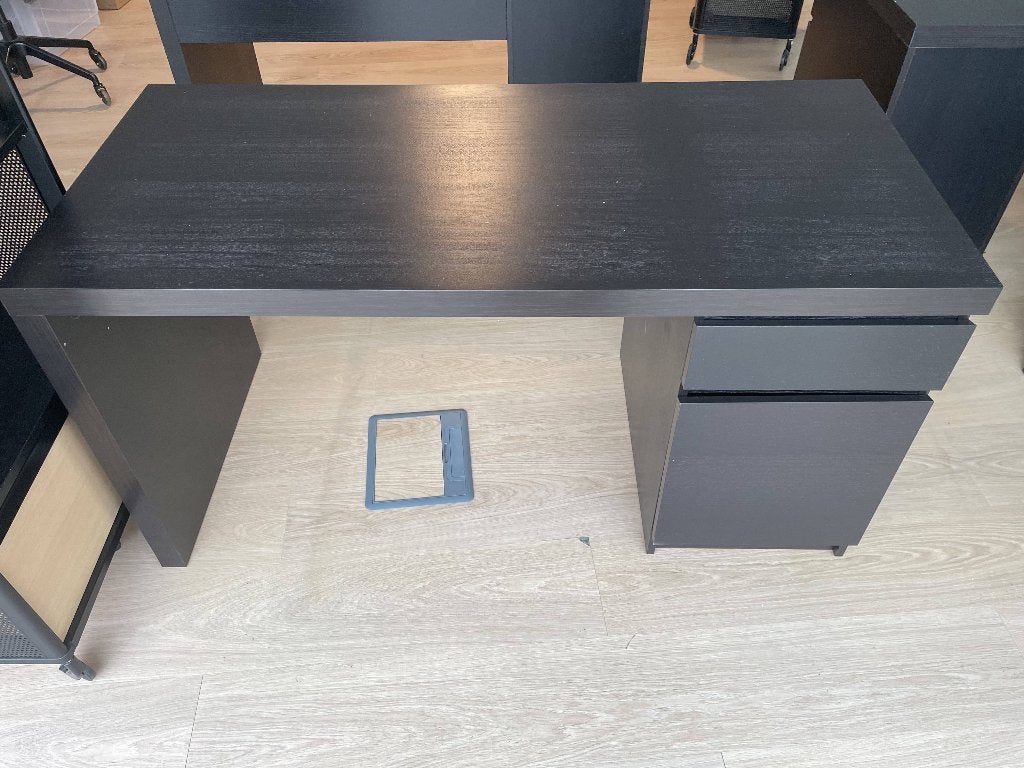 GRATIS - laatste Ikea malm bureau zwart, Enlèvement, Utilisé, IKEA, Noir