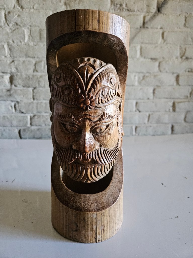 Houten totem, Ophalen