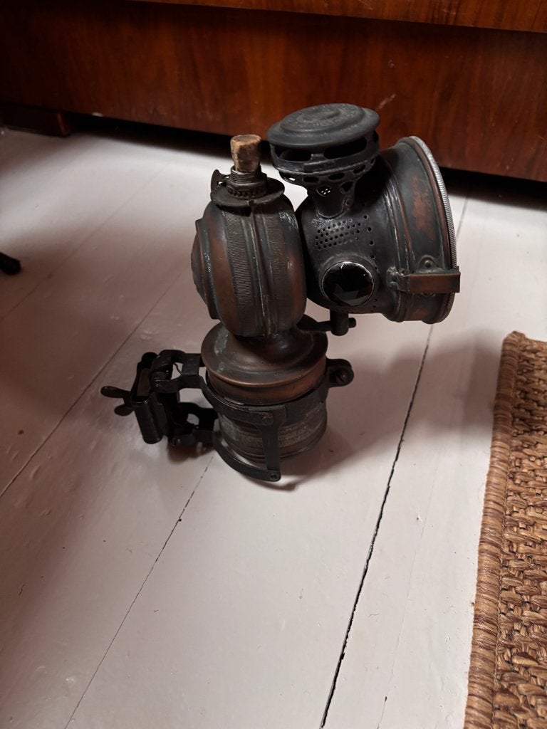 Antieke carbuurlamp, Ophalen