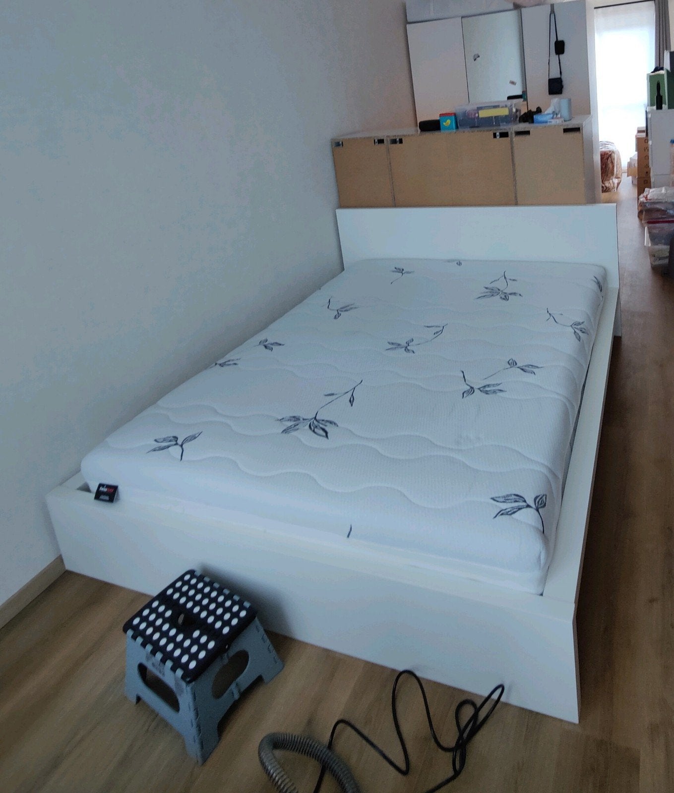 lit malm 160x200 + sommiers et table, Maison & Meubles, Enlèvement, Utilisé, 200 cm, Blanc