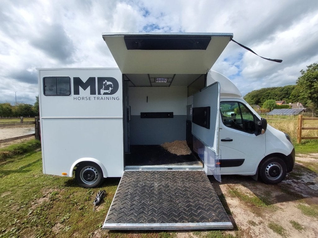 Paardencamionette te huur, Dieren en Toebehoren, Ophalen, Zo goed als nieuw, 2-paards trailer