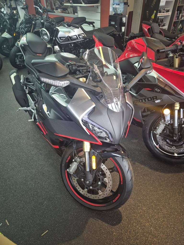 Opruiming cf 450 sr we starten met moto showroom uitverkoop, Particulier