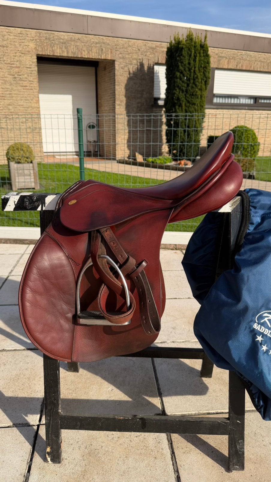 KenTaur Priamos I springzadel 17,5”, Dieren en Toebehoren, Ophalen, L (17.5 inch), Gebruikt, Vlakke zit