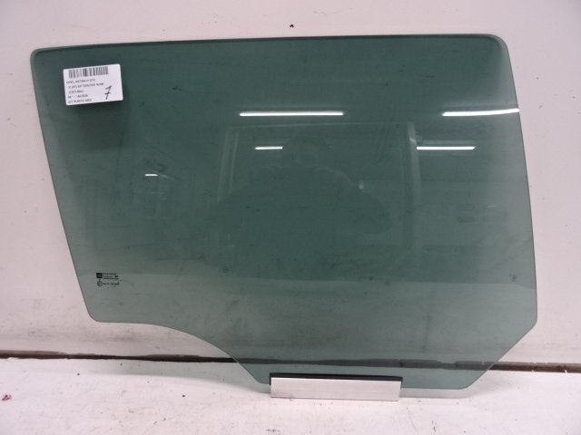 VITRE ARRIERE DROITE Opel Astra H (L69) (93183279), Utilisé, Opel