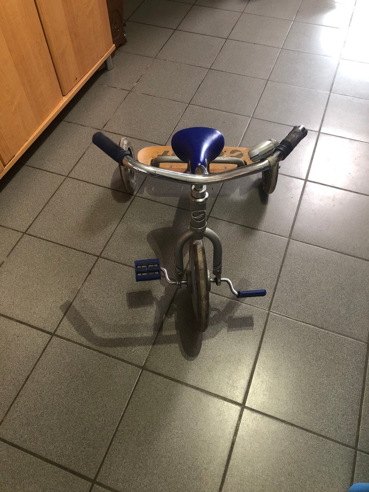 Mooie stoere driewieler met trappers, Ophalen, Gebruikt, Terugtraprem