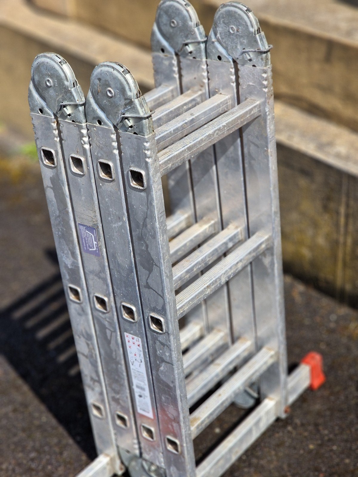 Echelle en aluminium pliable, Bricolage & Construction, 2 à 4 mètres, Pliable ou rétractable/escamotable, Comme neuf, Échelle