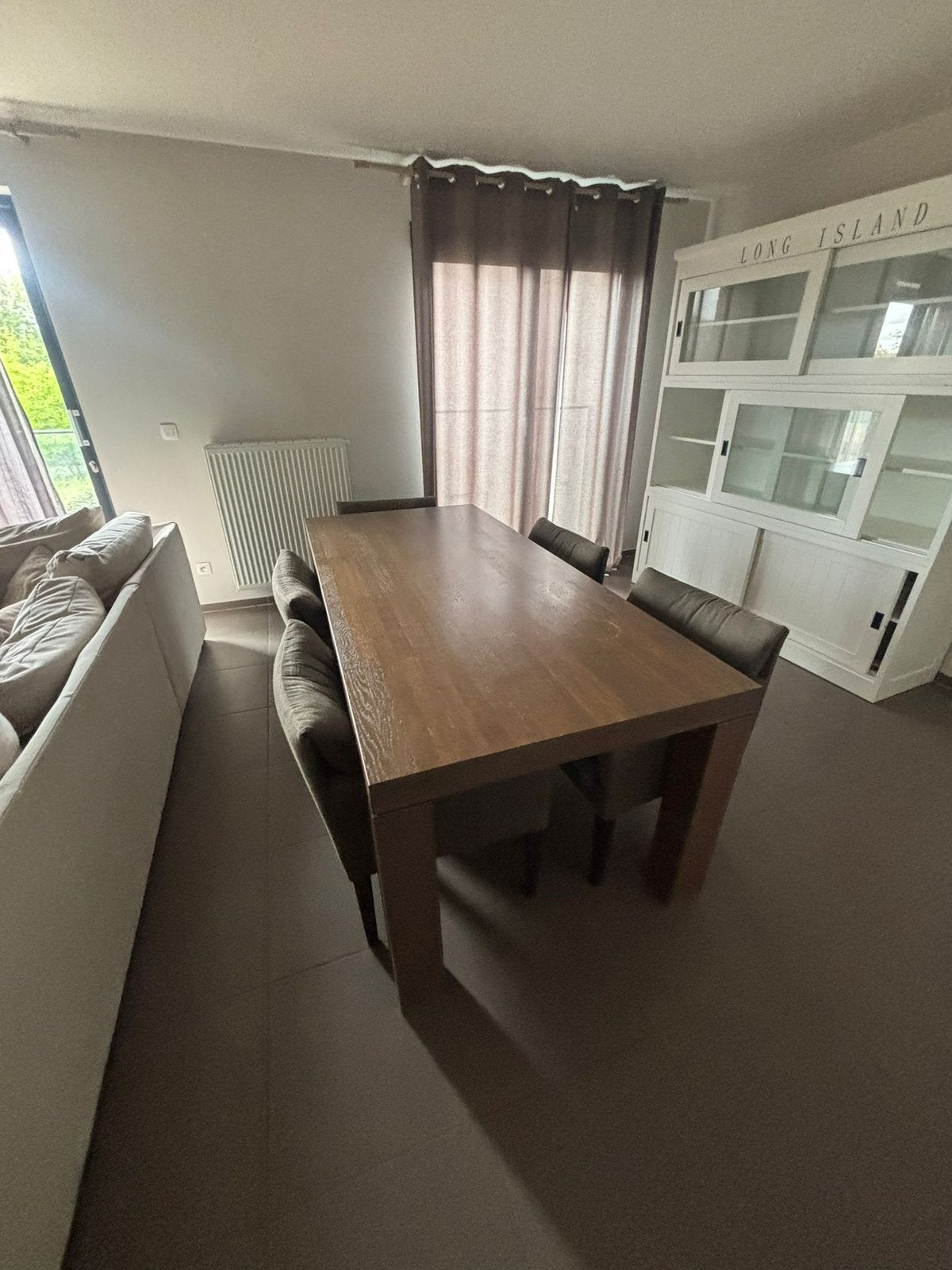 Eettafel met stoelen, Ophalen