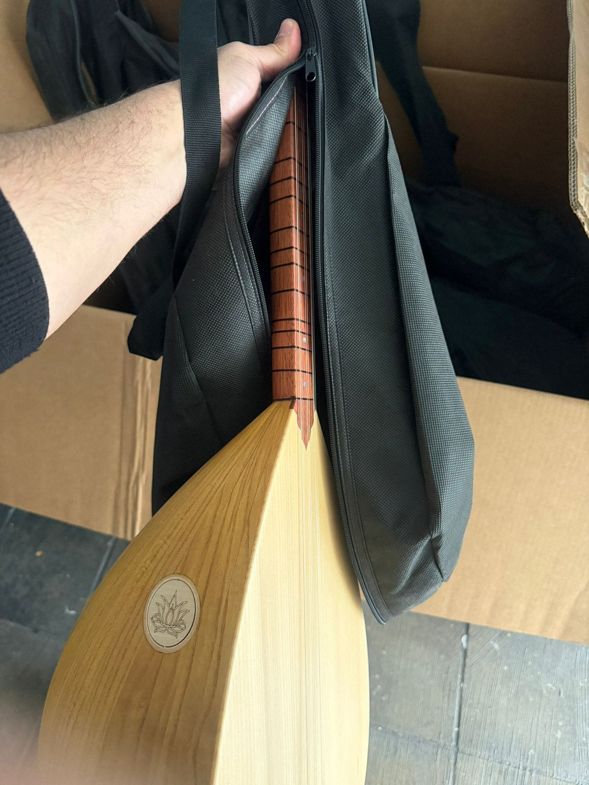 Saz “muziekinstrument”, Ophalen, Nieuw