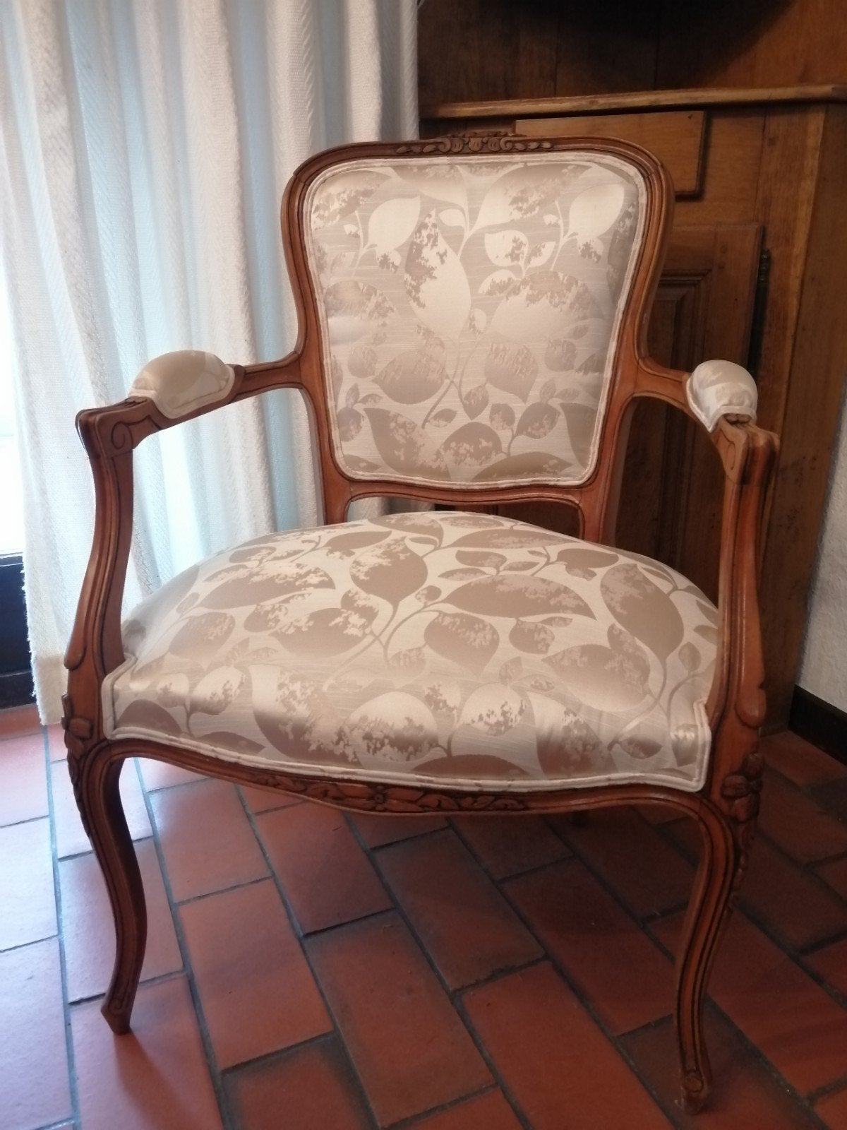 paire de fauteuils cabriolet de style Louis XV, Enlèvement
