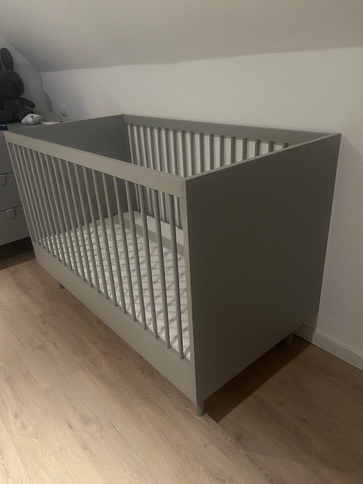 Meegroeibed met matras en commode, Ophalen, Zo goed als nieuw