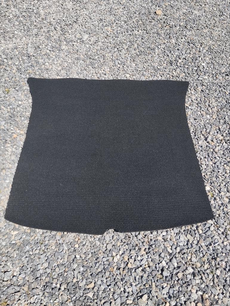 Tesla Y tapis de coffre, Enlèvement