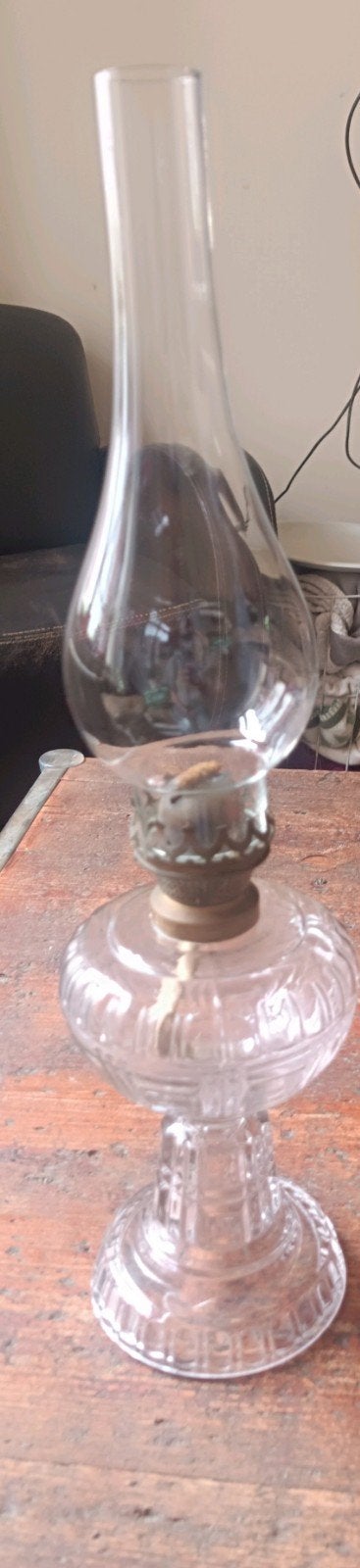 Antieke kerosinelamp, van geblazen glas, Ophalen