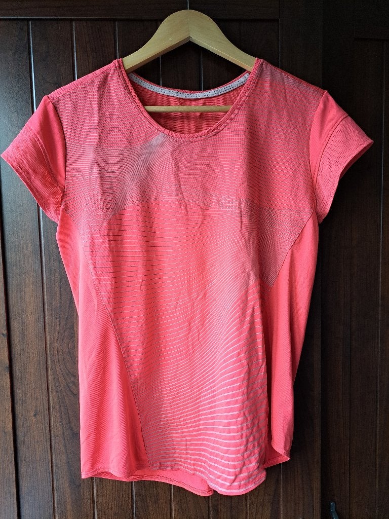 Sport shirt van Decathlon maat L, Vêtements | Femmes, Vêtements de sport, Taille 42/44 (L), Fitness ou Aérobic, Porté, Decathlon