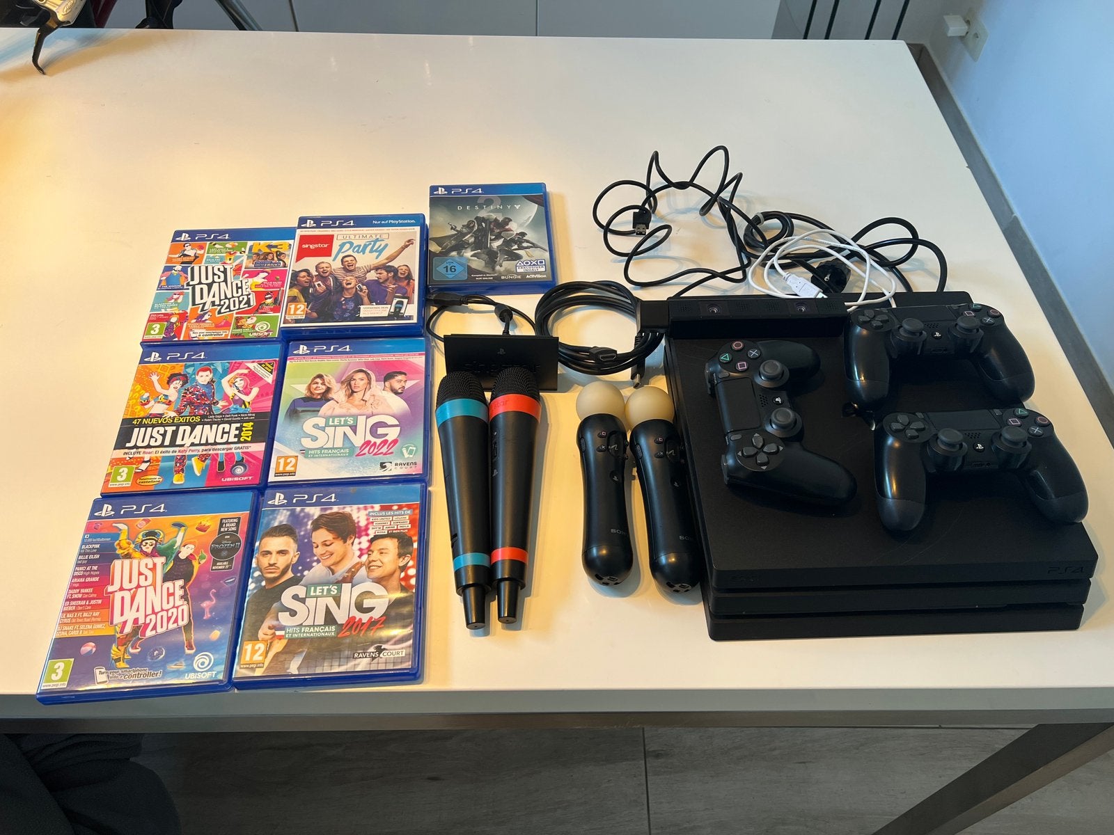 PlayStation 4 Pro avec accessoires, Enlèvement, Utilisé, Pro