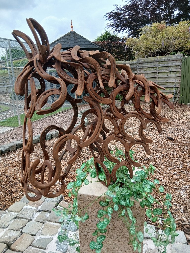 tuinbeeld & paardenkop met granieten zuil & paardenhoofd, Tuin en Terras, Tuinbeelden, Ophalen, Nieuw, Metaal, Dierenbeeld