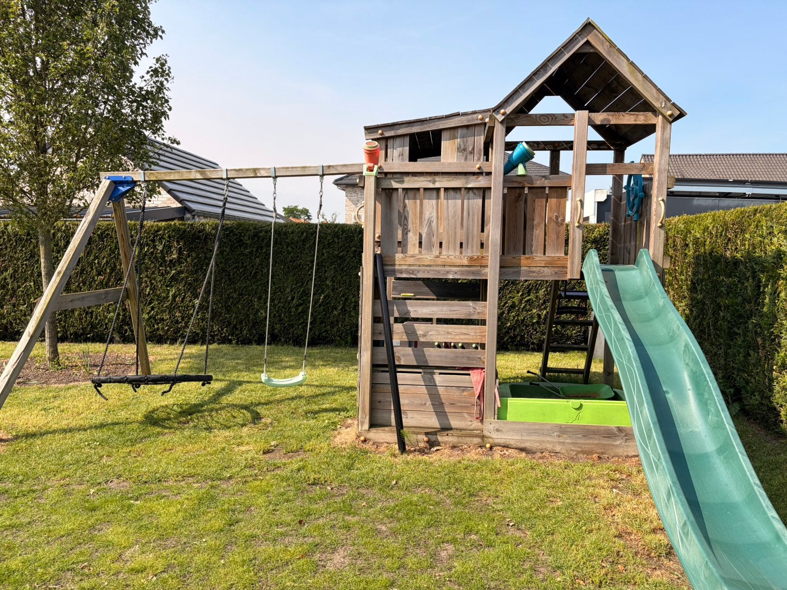 Speeltoestel met 2 schommels en glijbaan, Ophalen, Gebruikt, Glijbaan