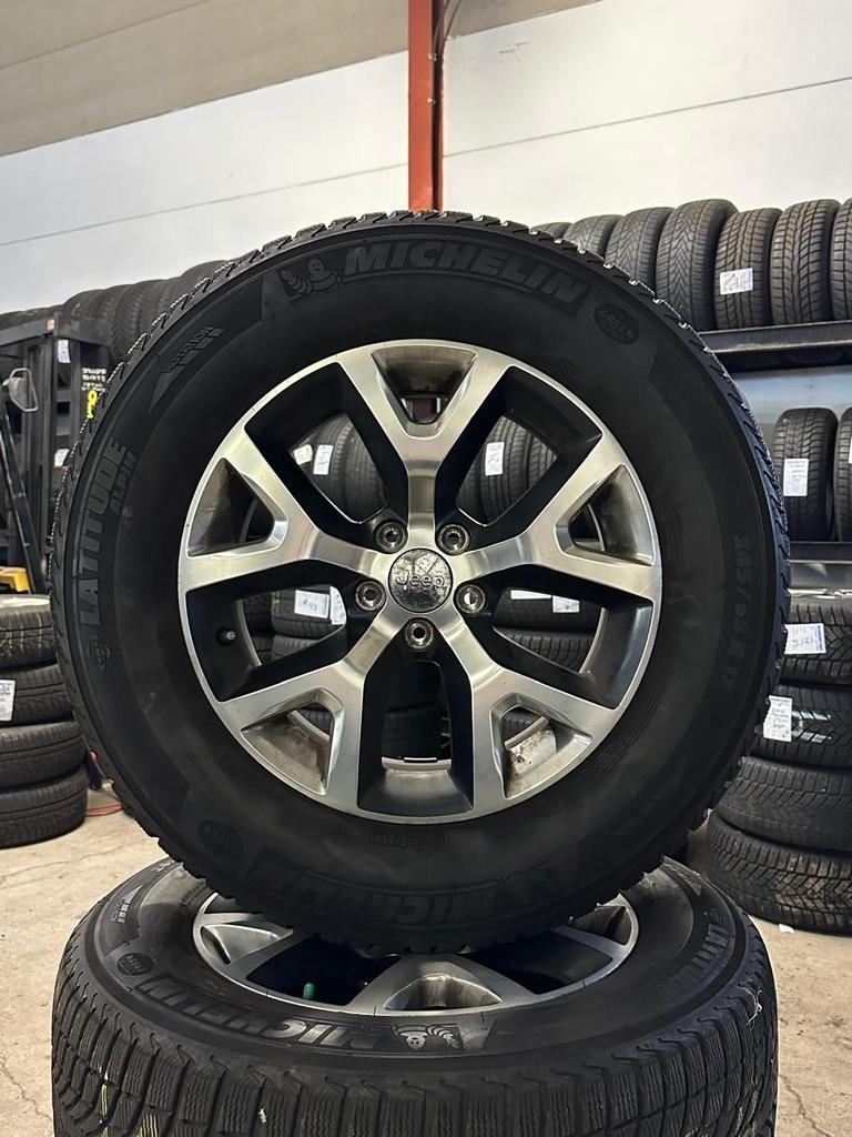 #118 Winterbandenset Jeep Cherokee Trailhawk **ORIGINELE JEE, Auto-onderdelen, Banden en Velgen, Banden en Velgen, Winterbanden