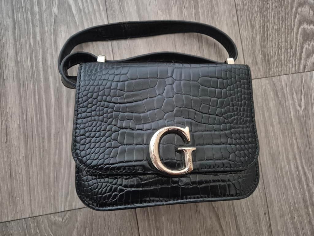 Zwarte tas van Guess, Handtassen en Accessoires, Tassen | Damestassen, Ophalen of Verzenden, Zwart