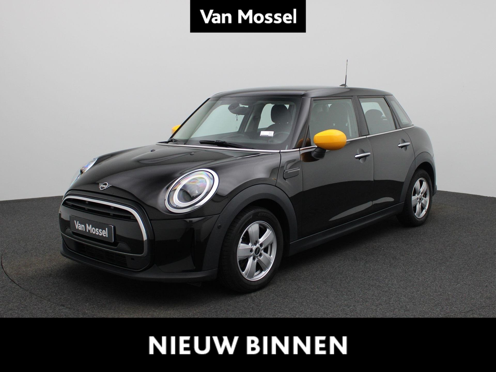 Mini 5 door One, Voorwielaandrijving, 75 kW, Stof, Zwart