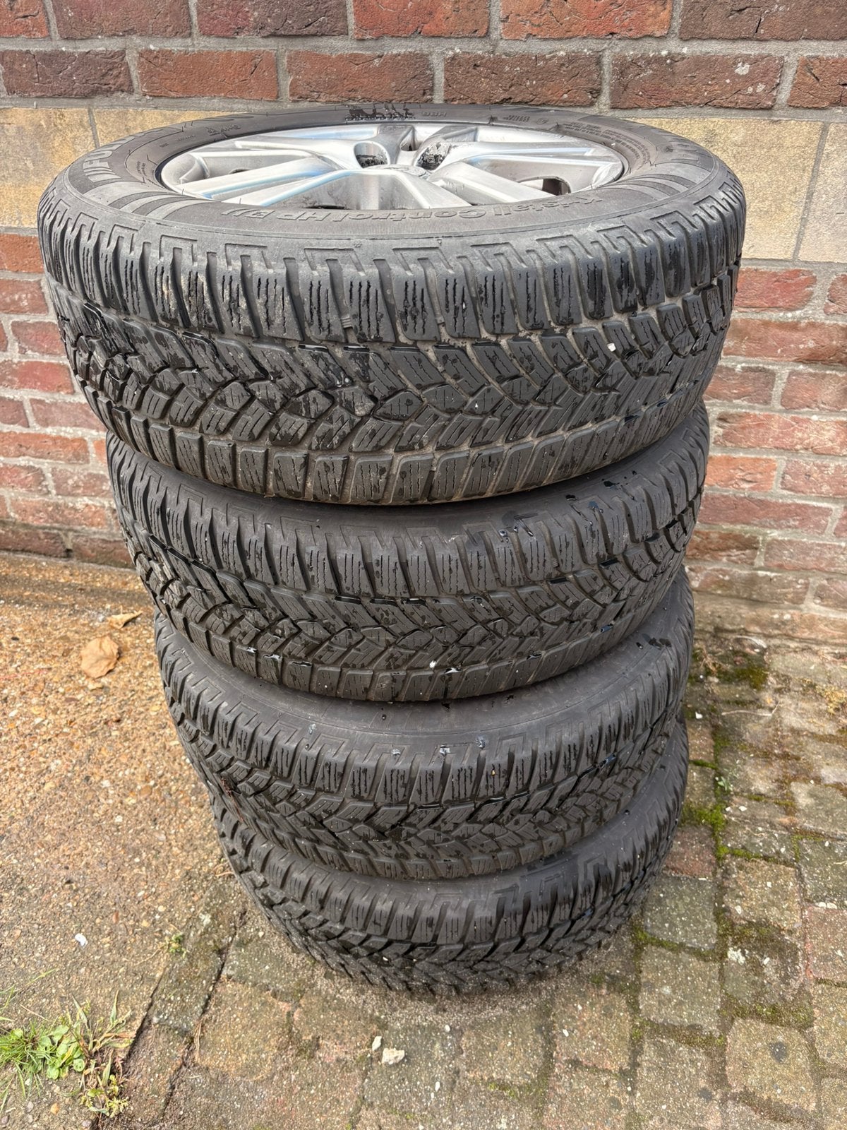 Winterbandenset VW Tiguan Fulda, Auto-onderdelen, Ophalen, 16 inch, Banden en Velgen, Winterbanden