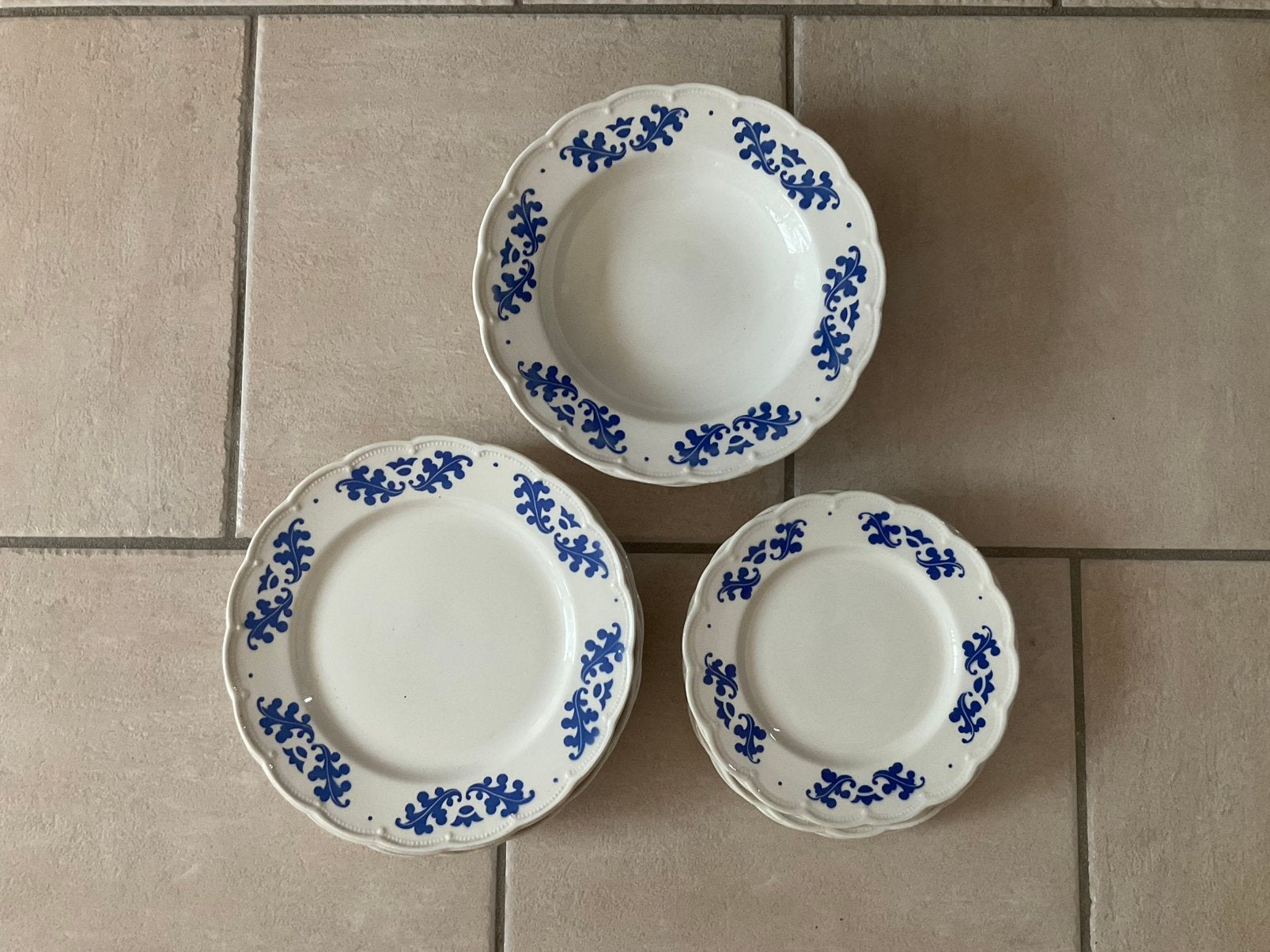 Bosch-borden met decor van blauw eikenblad, Antiek en Kunst, Ophalen