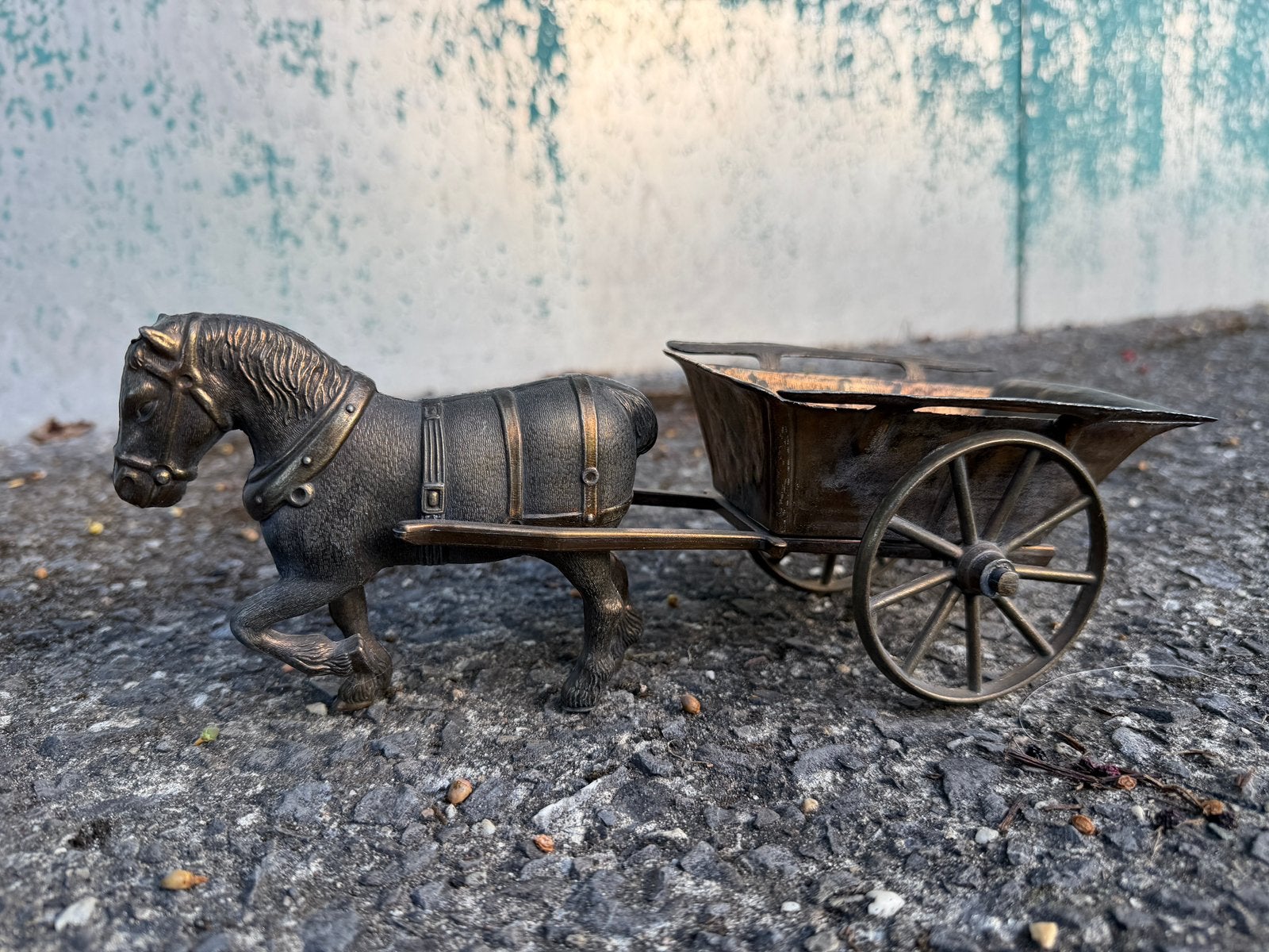 Dinanderie d’art - Cheval et charriot decoratif, Enlèvement