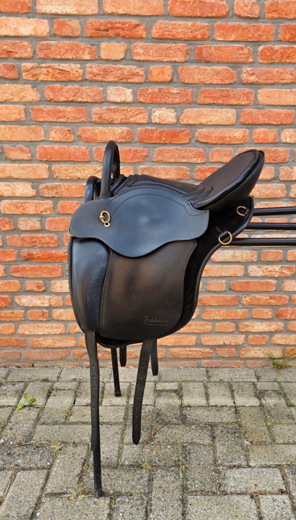 Schitterend Trekker Luxus semi boomloos zadel, Dieren en Toebehoren, Paarden en Pony's | Zadels, Ophalen of Verzenden, Zo goed als nieuw