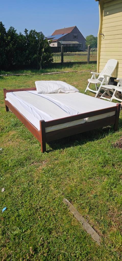 GRATIS bed + matrassen, Huis en Inrichting, Ophalen, Gebruikt, Bruin, Tweepersoons