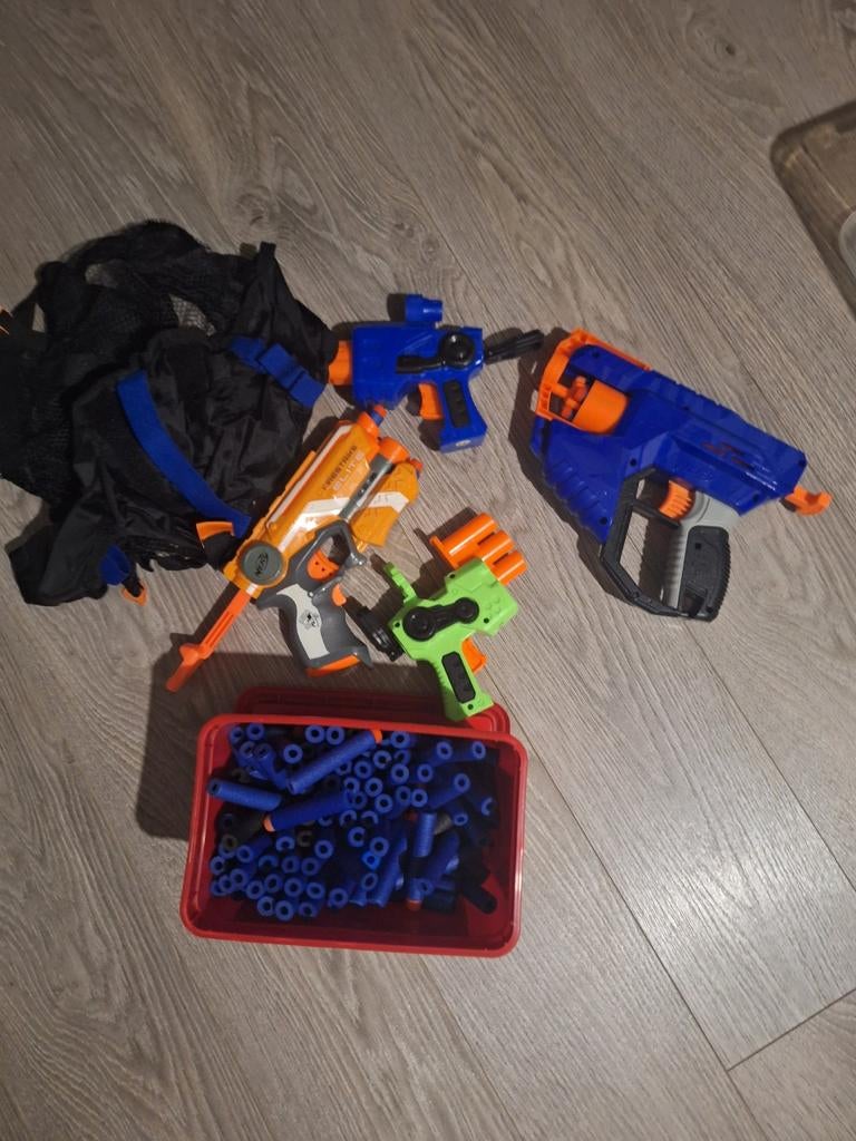 Nerf geweren 4 stuks +500 kogels+ nerfvest, Ophalen, Nieuw