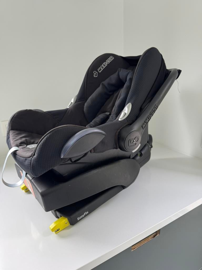 Maxi cosi + verkleiner + easyfix/isofix, zwart, Kinderen en Baby's, Autostoeltjes, Ophalen, Gebruikt, Maxi-Cosi, Isofix
