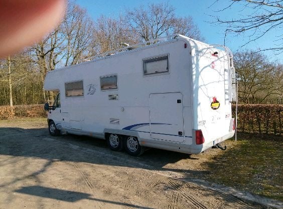 Burstner A747 -2 , 6 slaapplaatsen en 6 gegordelde zitplaats, Caravans en Kamperen, Alkoof, Ringverwarming, Antidémarrage, Fiat