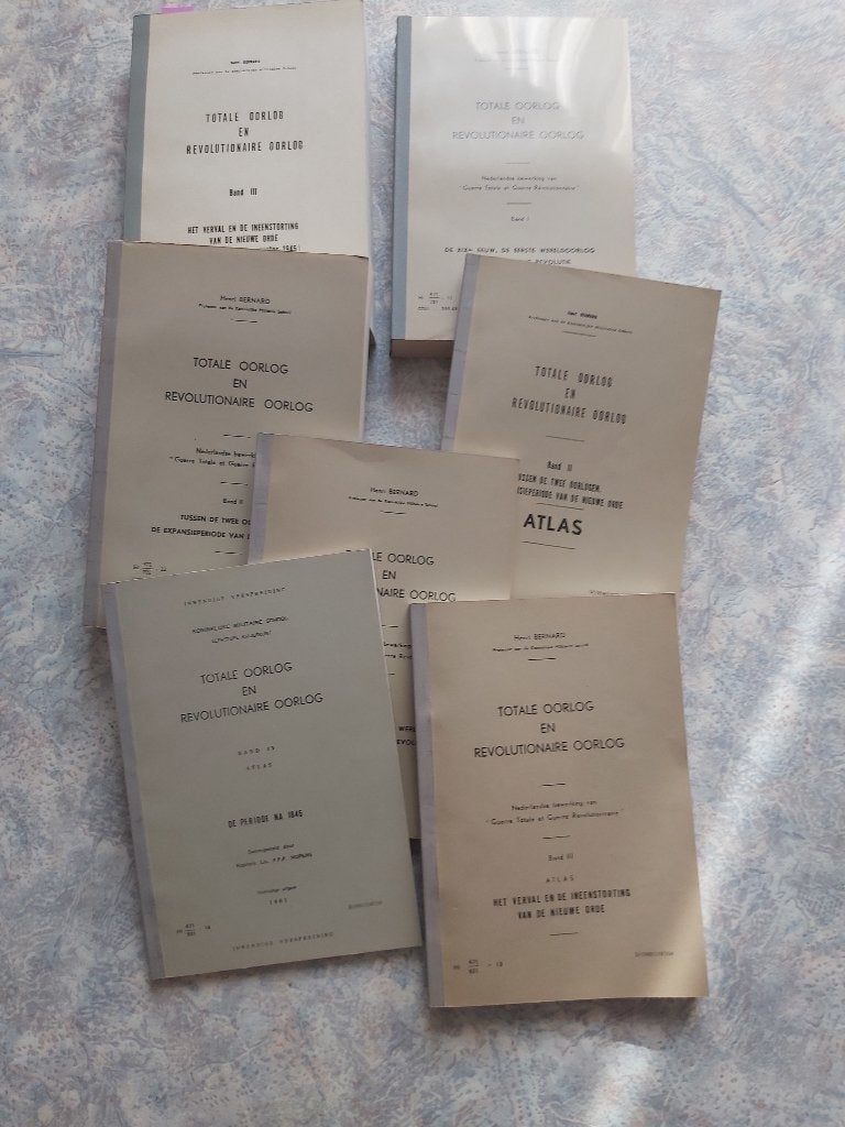 KMS Oorlog Geschiedenis 1918 Hitler Bastogne Patton VNV 1940, Livres, Politique & Société, Envoi, Utilisé, Société