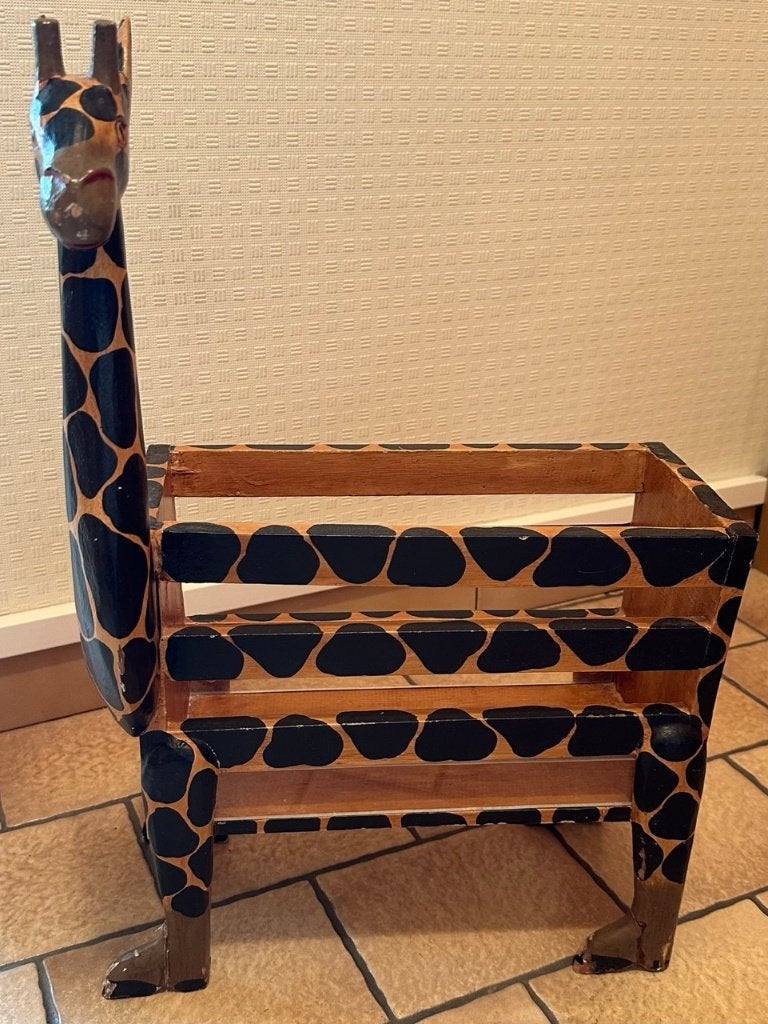 Porte-journaux girafe, Enlèvement, Bois